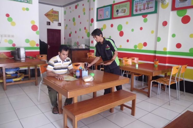 Makan Siang di Jantung Cilacap: Rahasia Kedai yang Selalu Menyapa